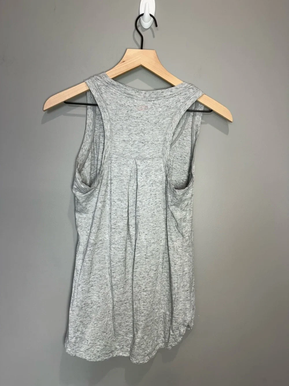 Calia Light Gray Women’s Tank Top - Casual Scoop Neck Size Medium - Picture 4 of 4